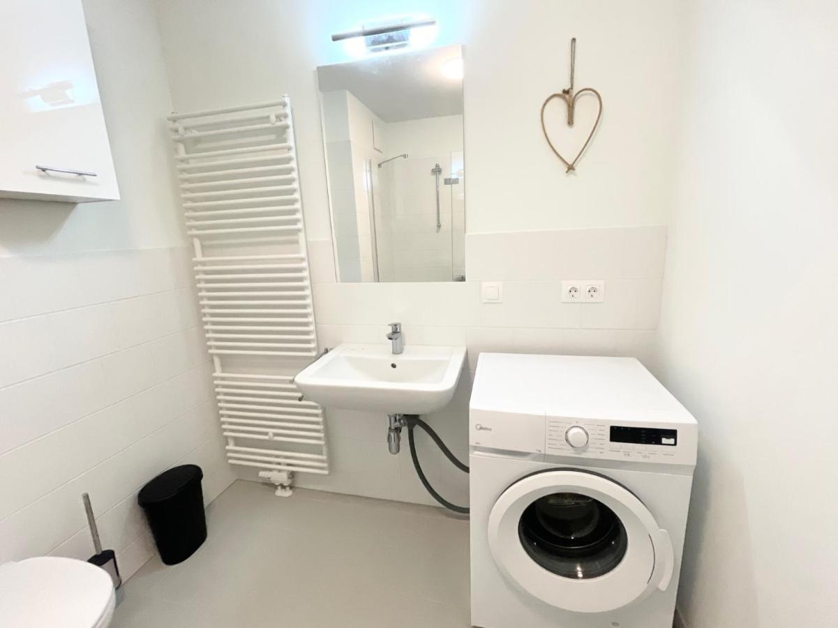 Central 55M2 Flat With Balcony & Parking 비엔나 외부 사진